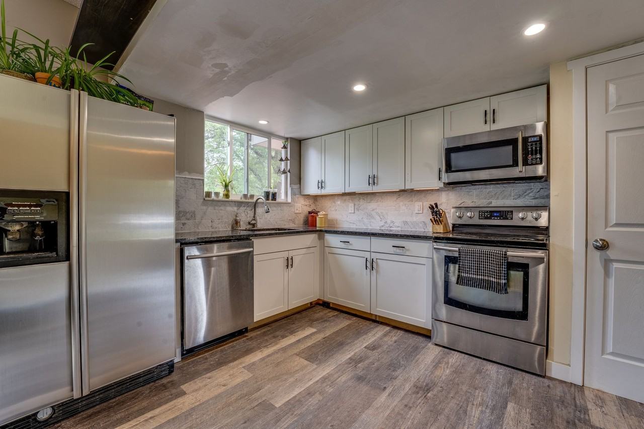 1030 Wagonwheel Dr - Photo 3 of 33