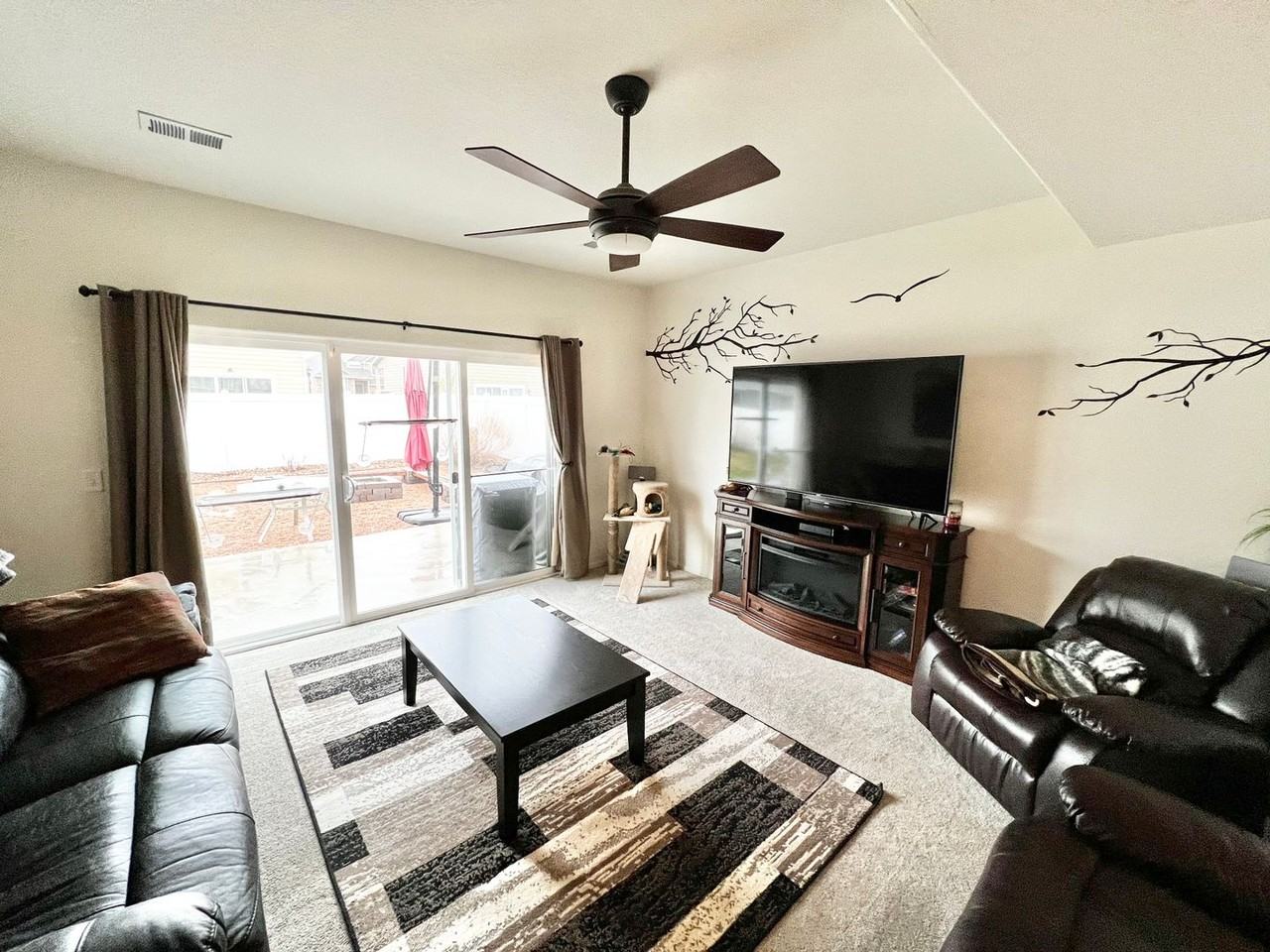 1423 Woodcock St - Photo 5 of 42