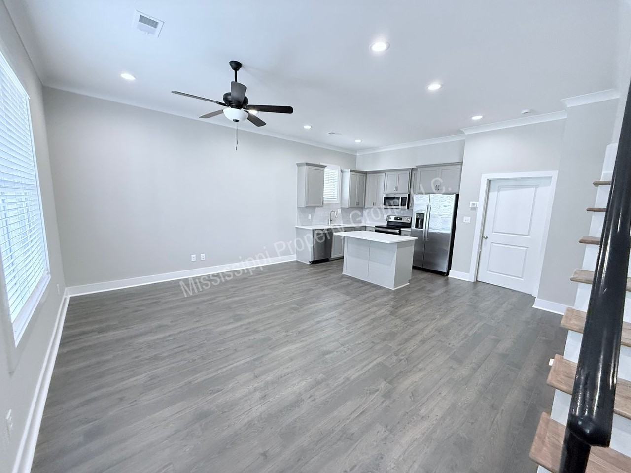 1402 Pleasant Dr - Photo 2 of 23