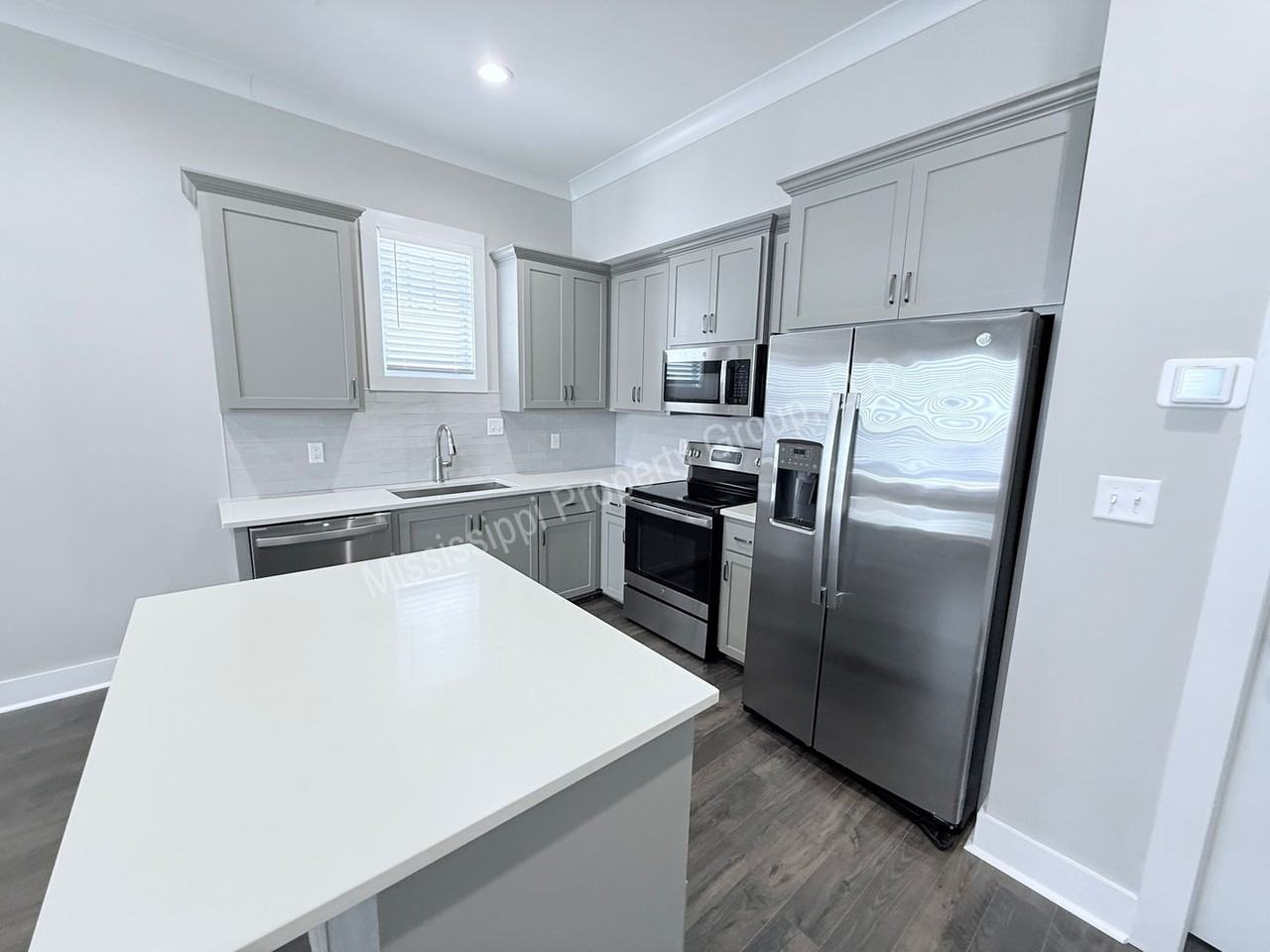 1402 Pleasant Dr - Photo 6 of 23