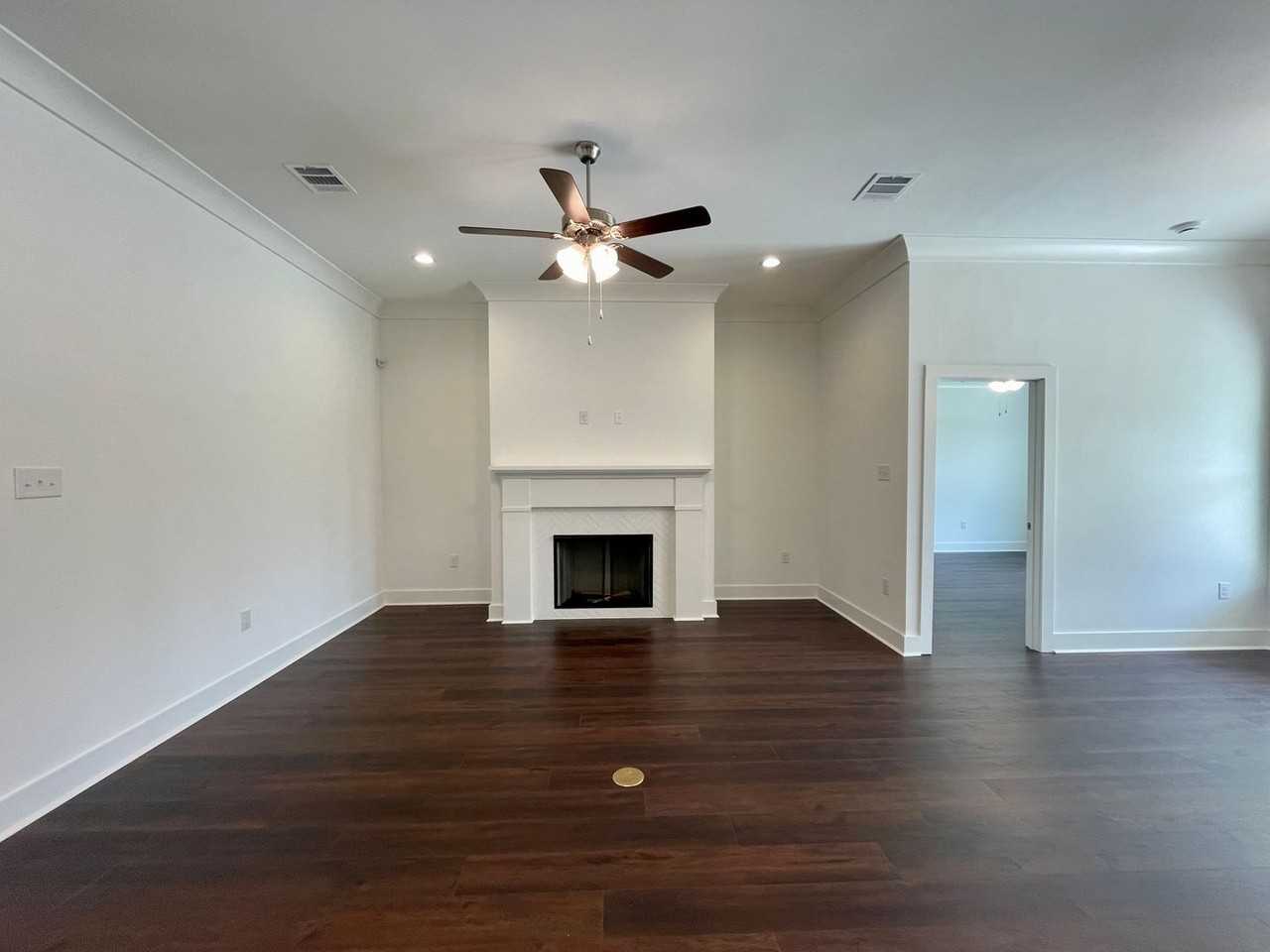 9674 Brookfield Ave - Photo 4 of 18