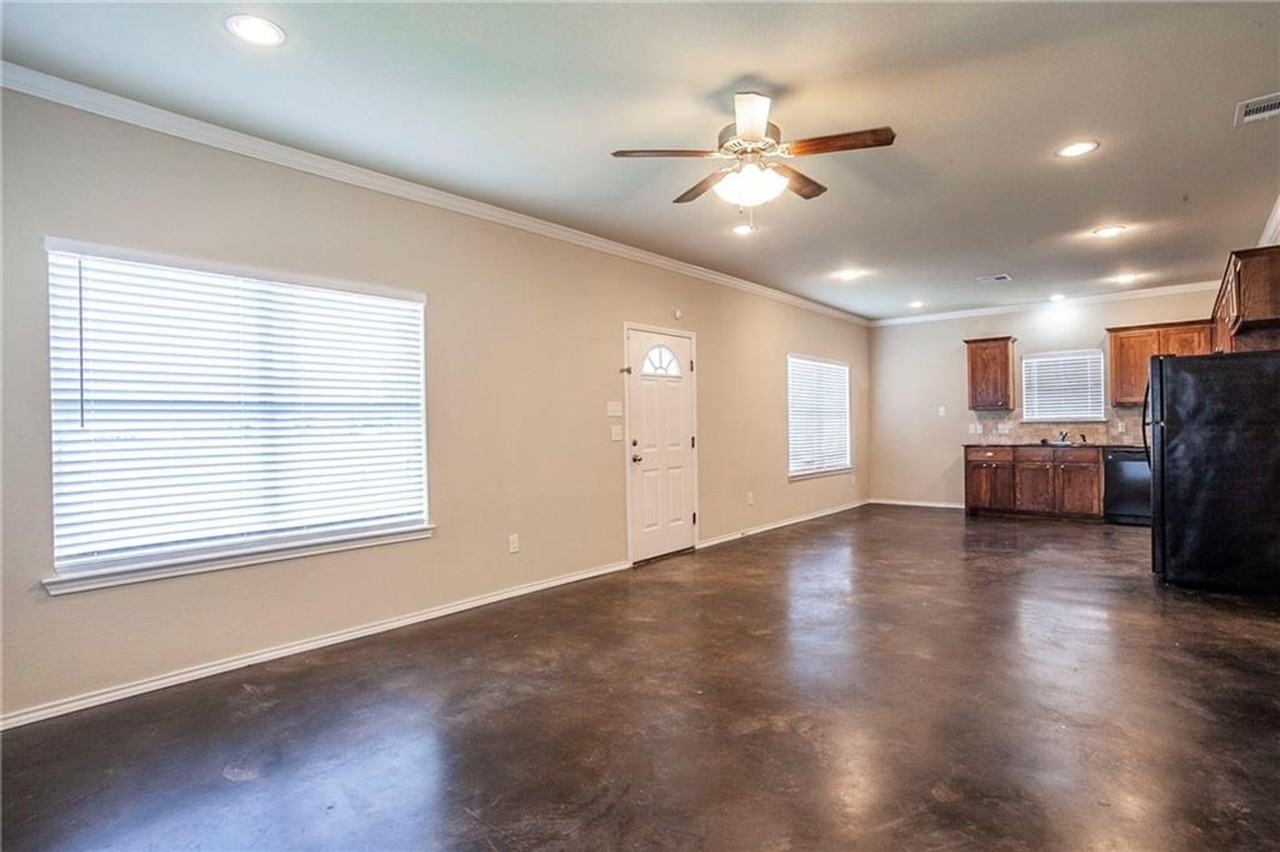 323 French Ave - Photo 2 of 16