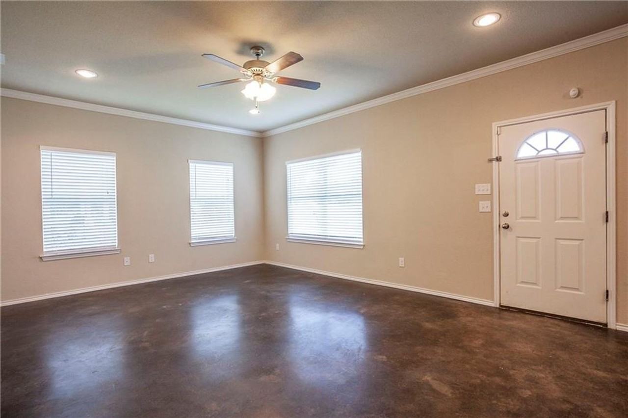 323 French Ave - Photo 3 of 16