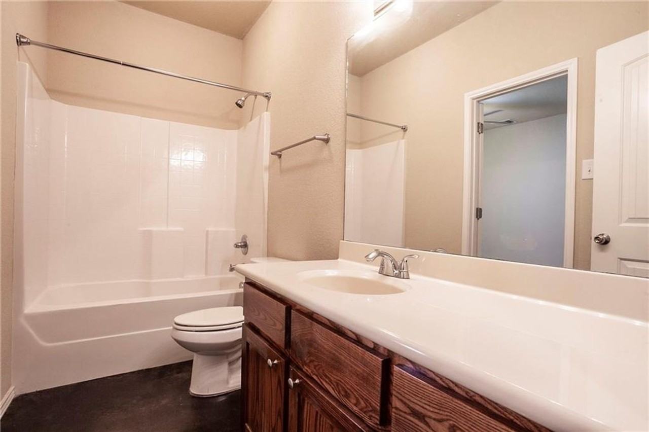323 French Ave - Photo 6 of 16