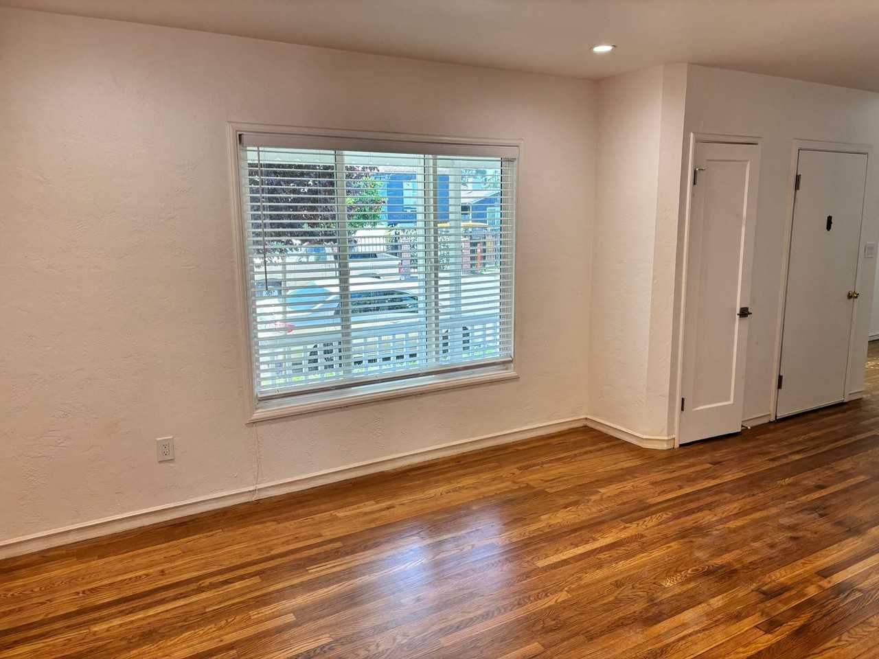 2305 Legion Ave - Photo 4 of 13