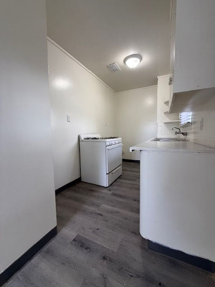 712 E Santa Barbara St - Photo 2 of 7