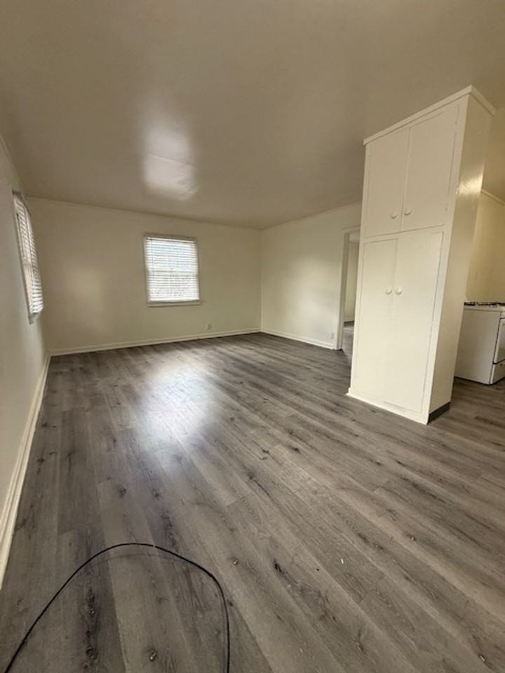 712 E Santa Barbara St - Photo 6 of 7