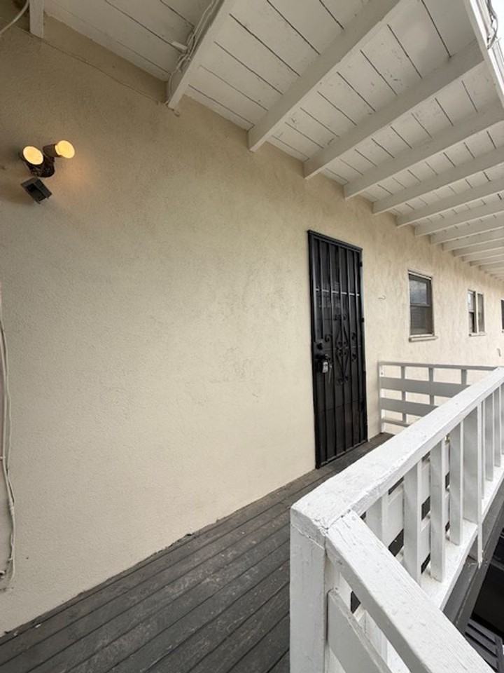 712 E Santa Barbara St - Photo 7 of 7
