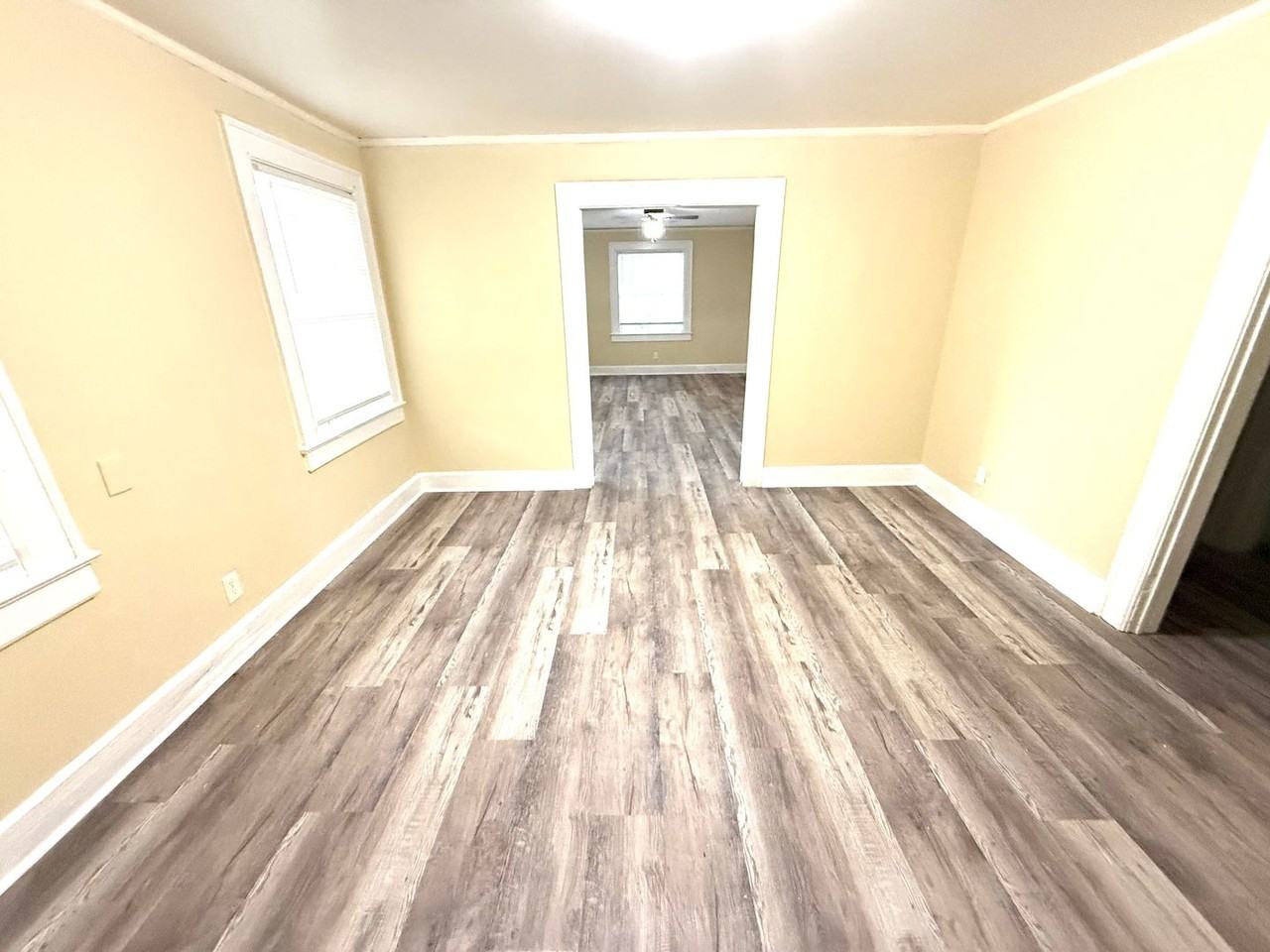 2122 Windsor Ave - Photo 4 of 8