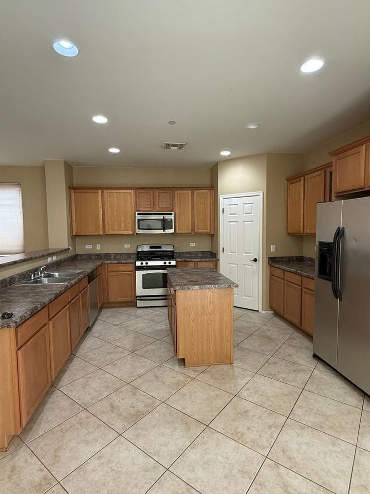 3680 W Scavenger Dr - Photo 7 of 34