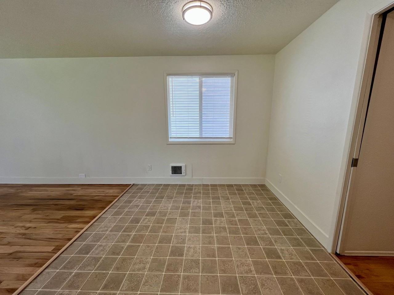 10721 Se Bush St - Photo 4 of 17
