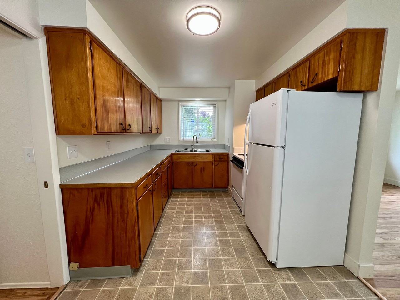 10721 Se Bush St - Photo 5 of 17