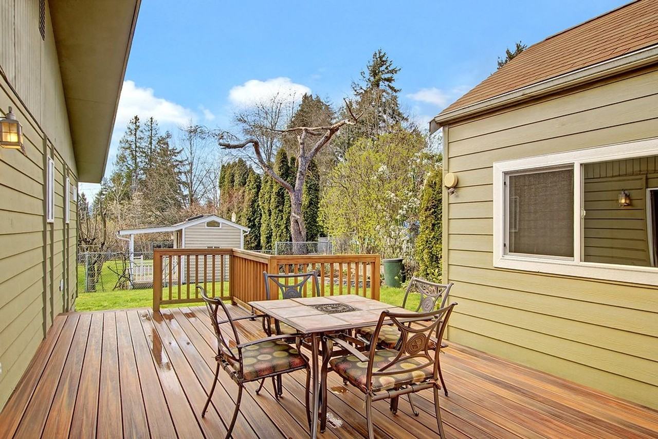3826 Ne 120th St - Photo 4 of 15