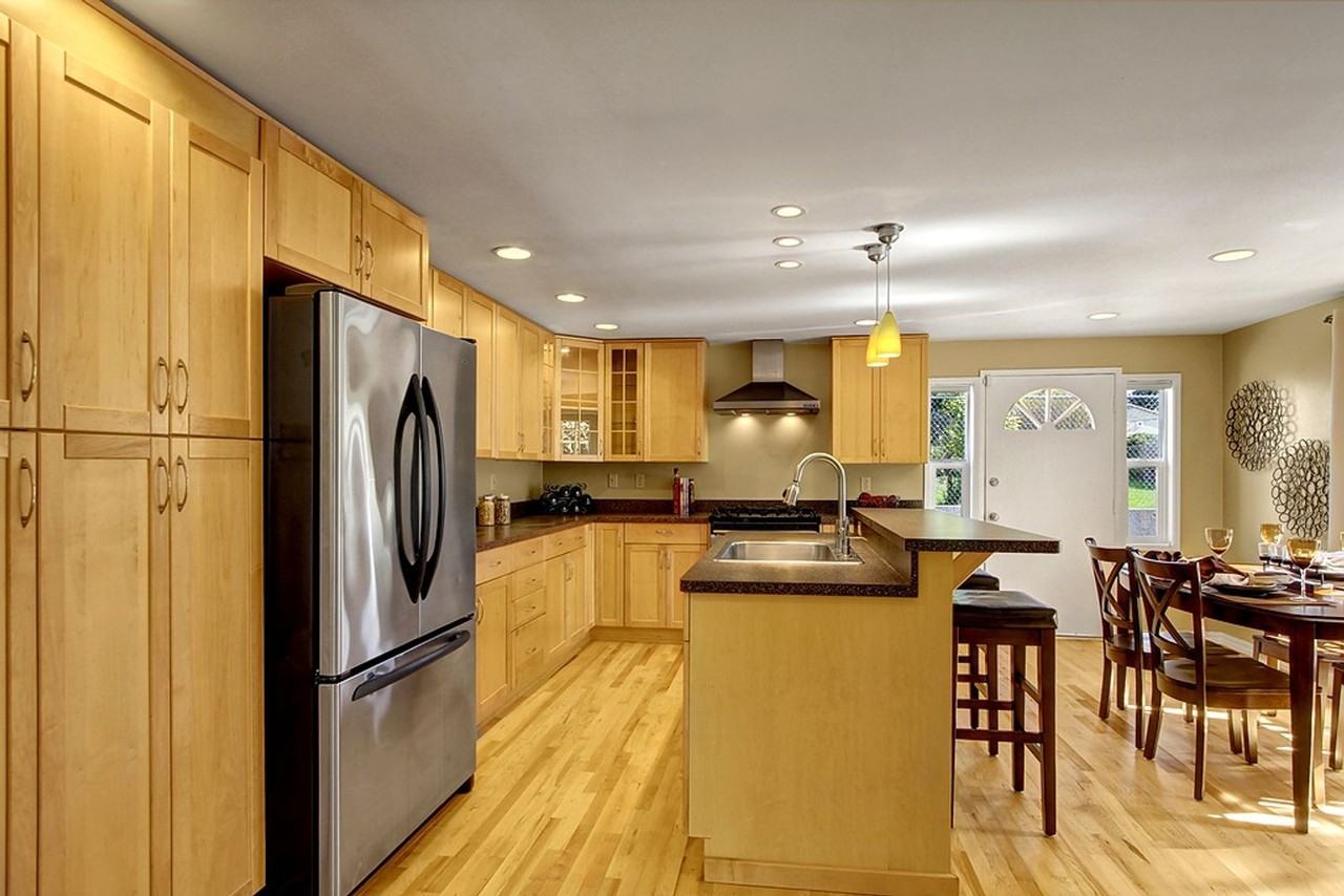 3826 Ne 120th St - Photo 6 of 15