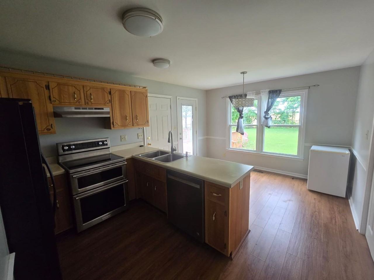 1225 Cobblestone Ln - Photo 4 of 16