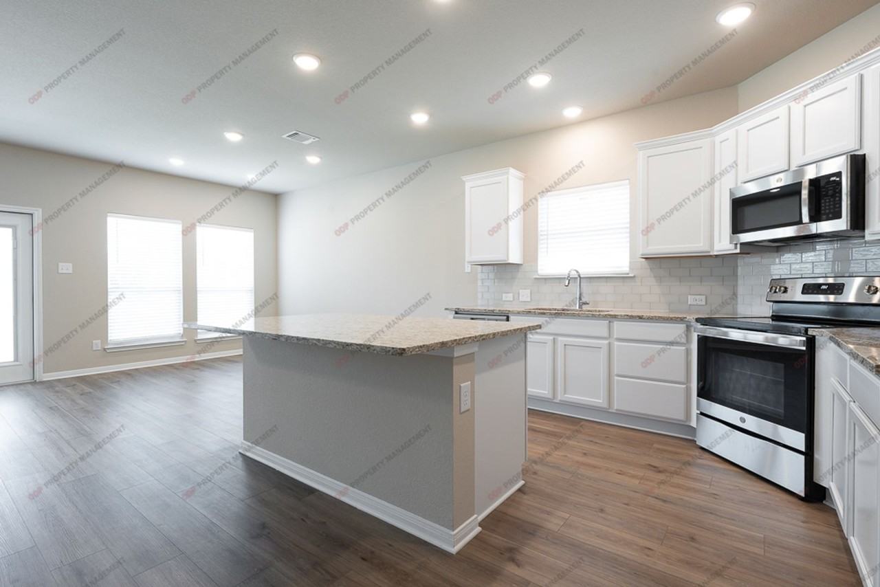 5305 Friars Loop - Photo 4 of 29