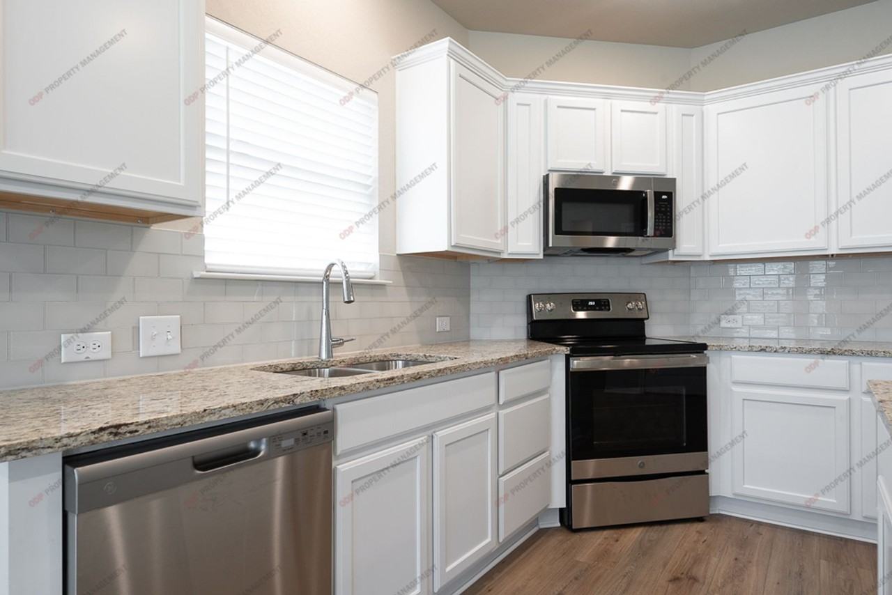 5305 Friars Loop - Photo 5 of 29