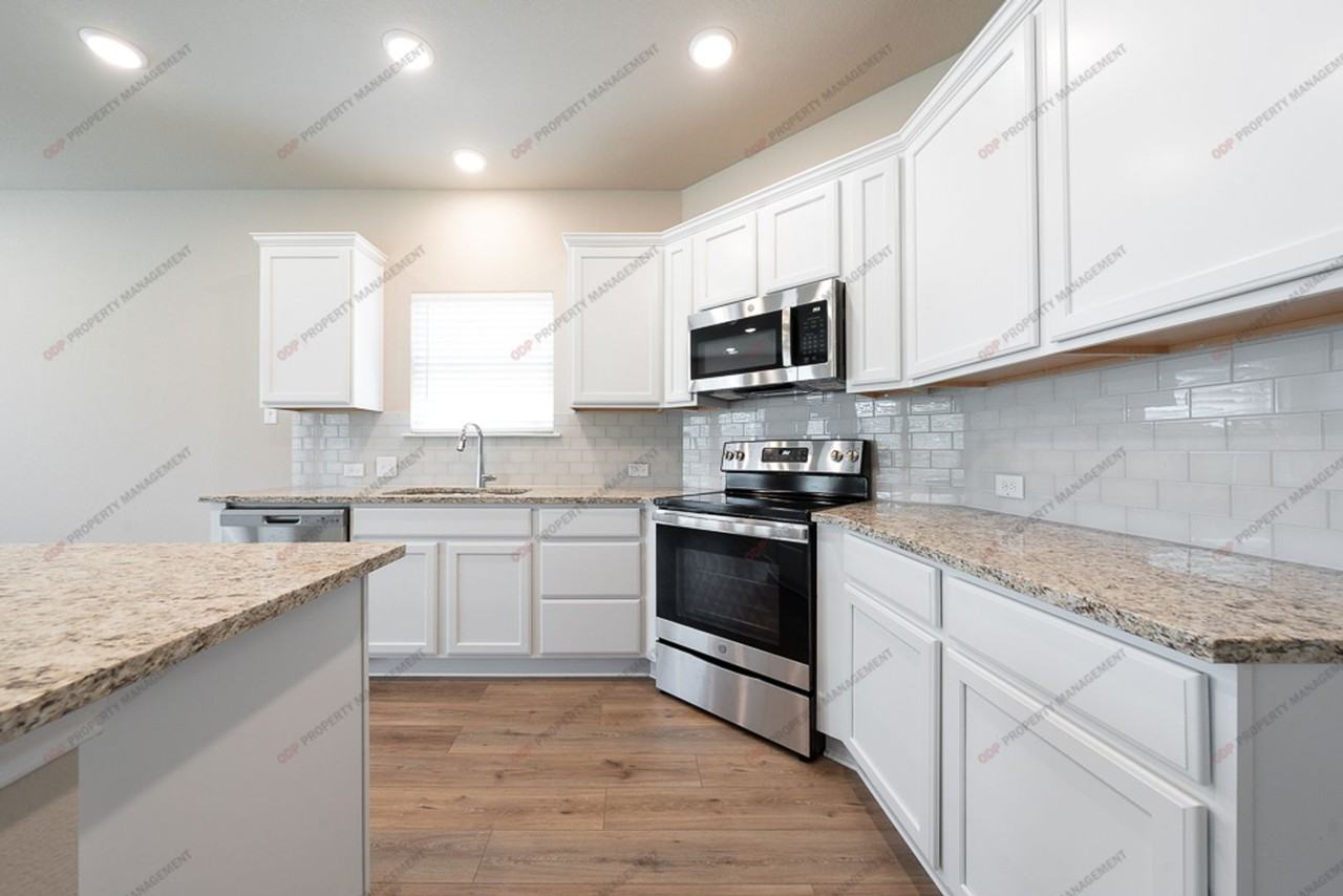 5305 Friars Loop - Photo 6 of 29
