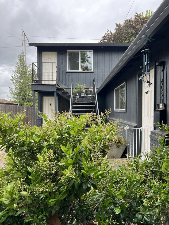 4925 Se 71st Ave - Photo 3 of 50