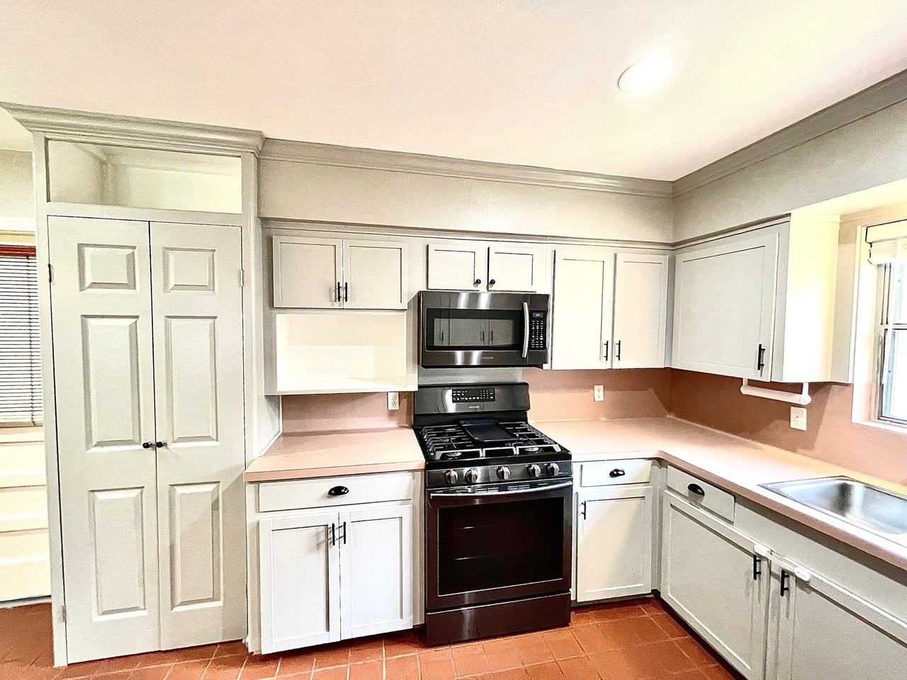 809 Woodstock St #NA - Photo 3 of 29