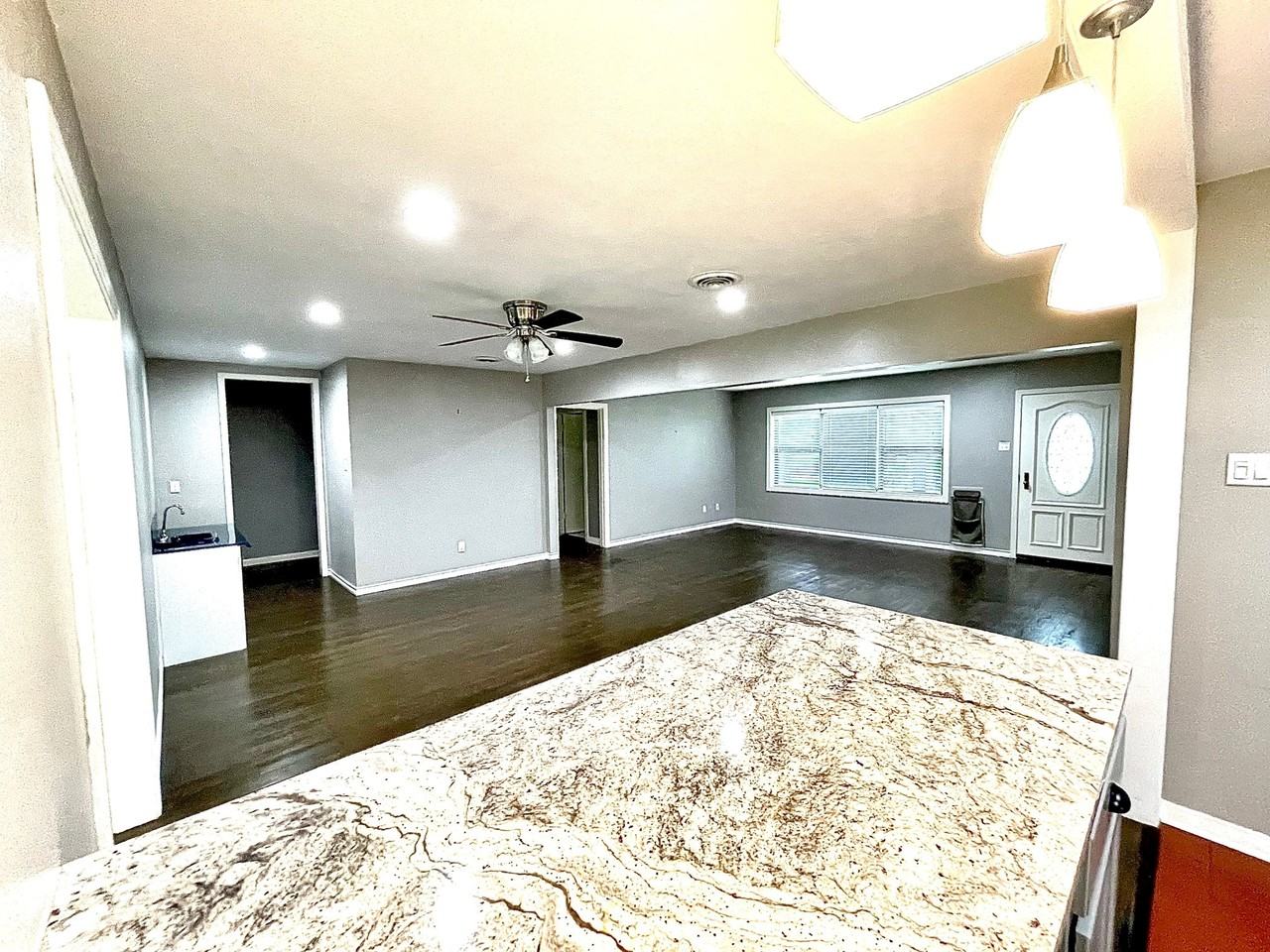 809 Woodstock St #NA - Photo 7 of 29