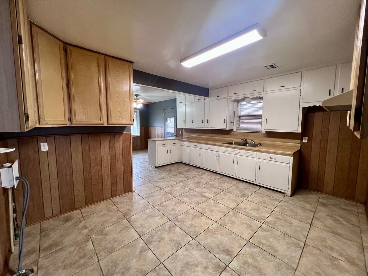 835 S 11th St - Photo 4 of 11