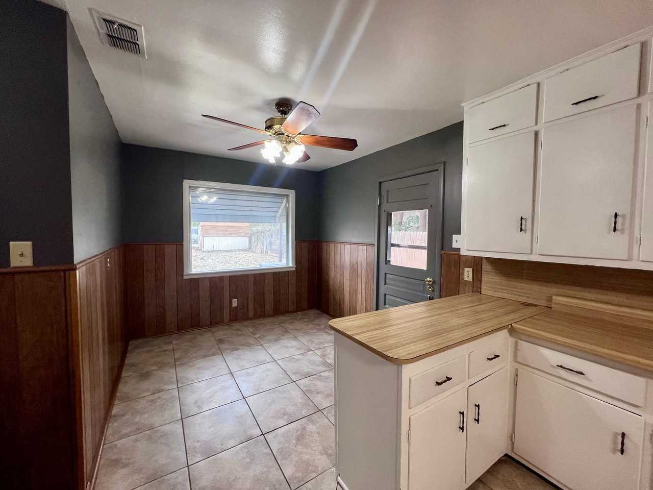 835 S 11th St - Photo 5 of 11