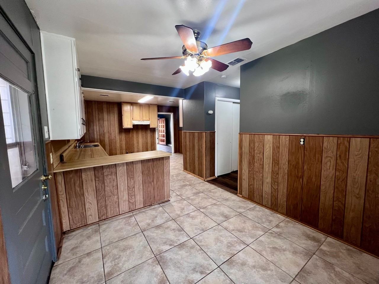 835 S 11th St - Photo 6 of 11