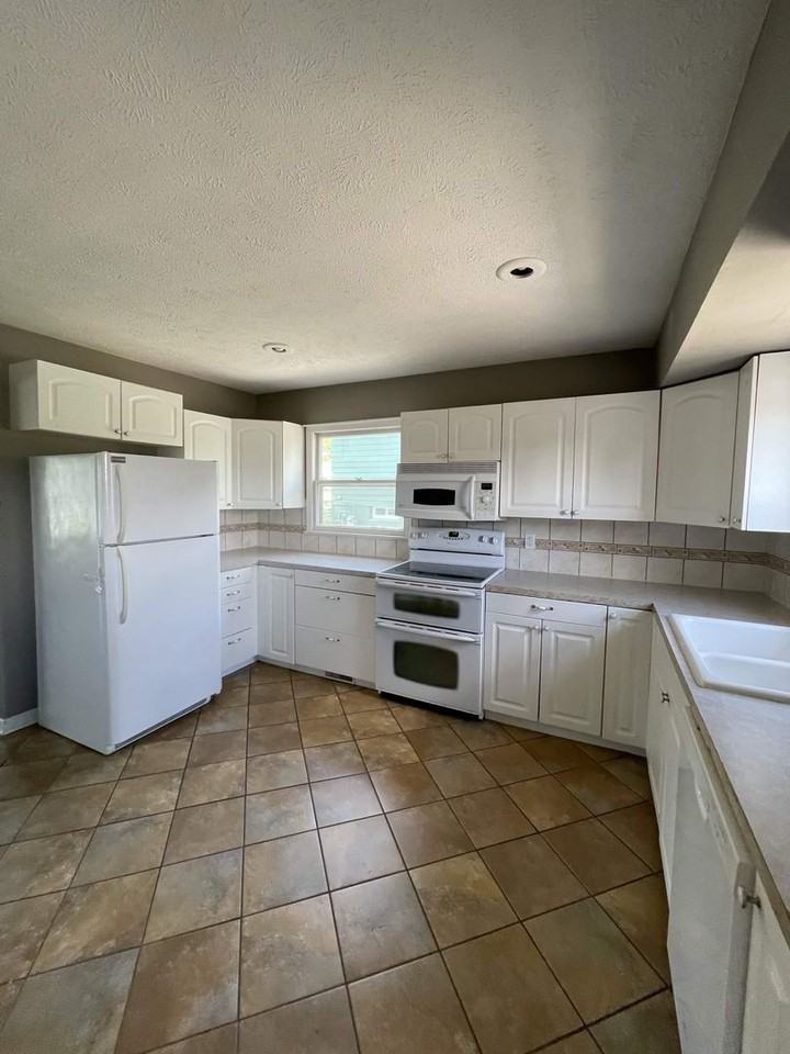 9218 Meredith Ave - Photo 3 of 22