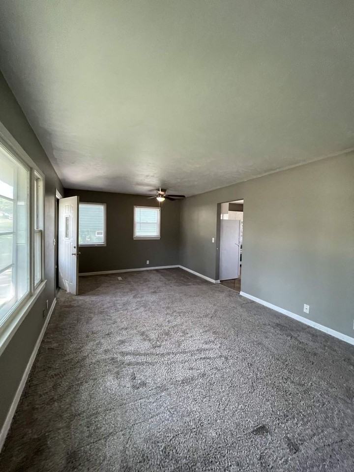 9218 Meredith Ave - Photo 5 of 22