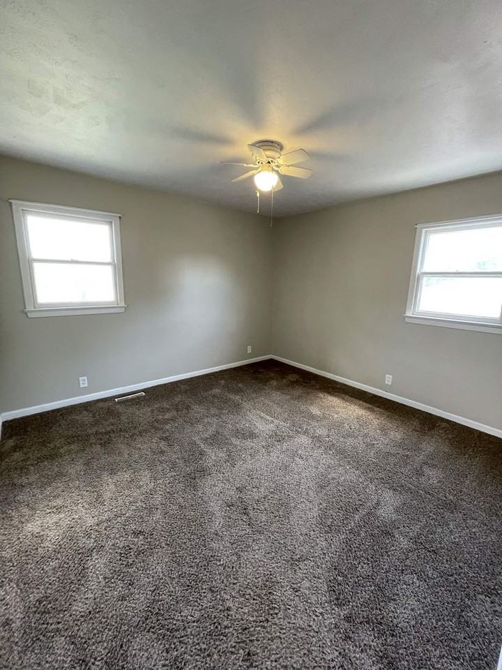 9218 Meredith Ave - Photo 6 of 22