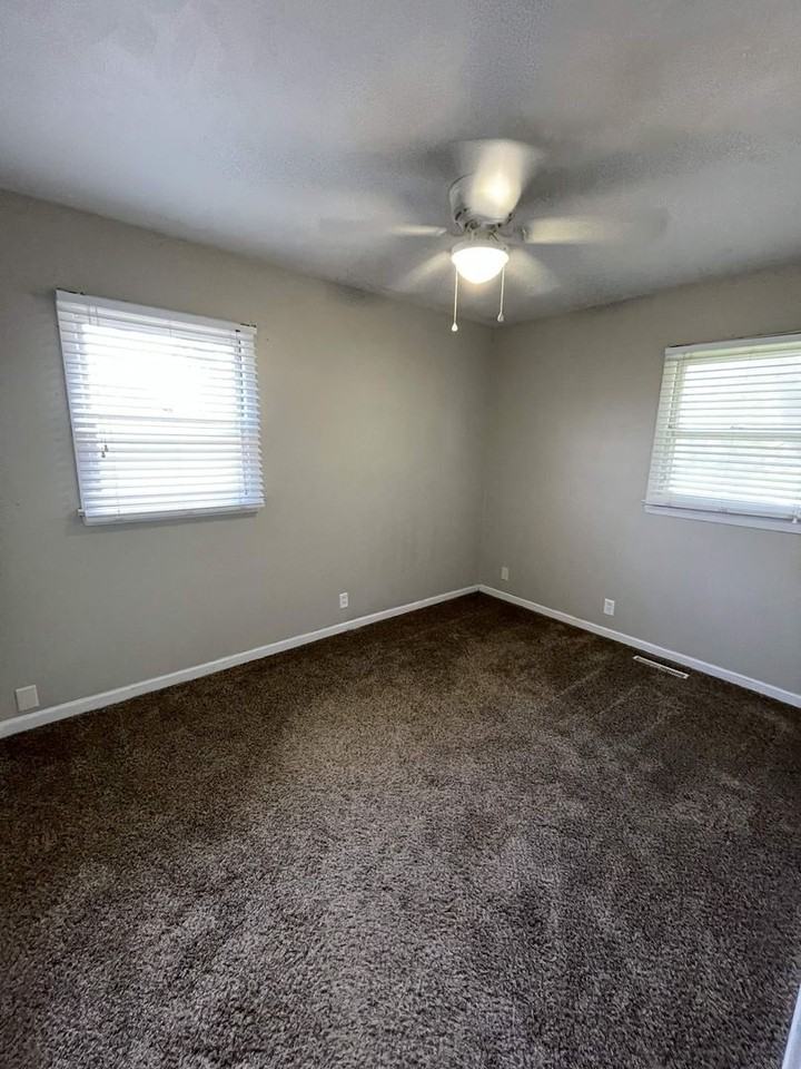 9218 Meredith Ave - Photo 7 of 22