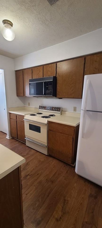2401 2401 Sycamore E8 - Photo 2 of 9