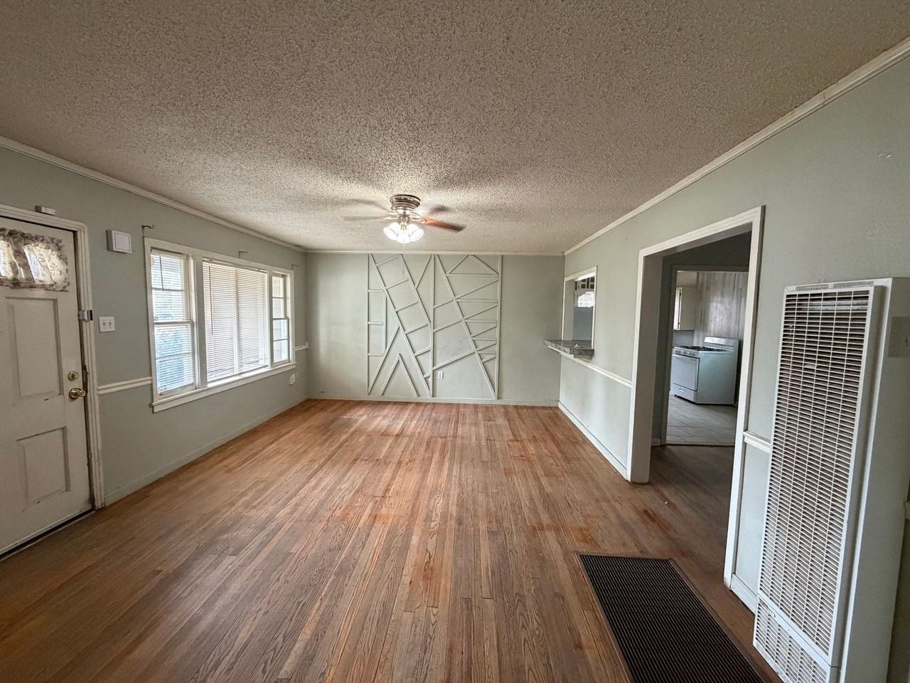 2408 35th St - Photo 2 of 7