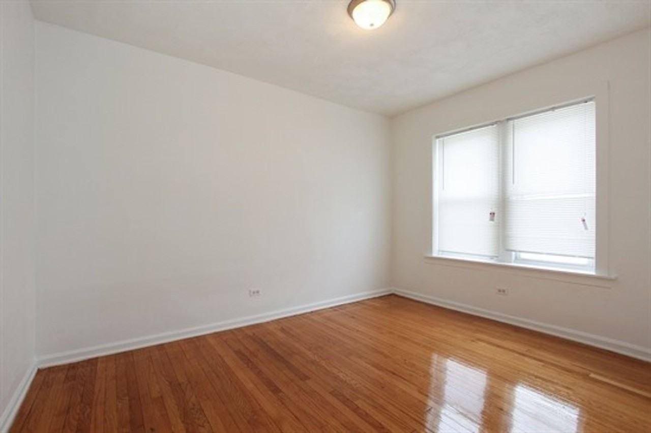 7601 S Coles Ave Chicago, IL 60649 - Photo 3 of 11