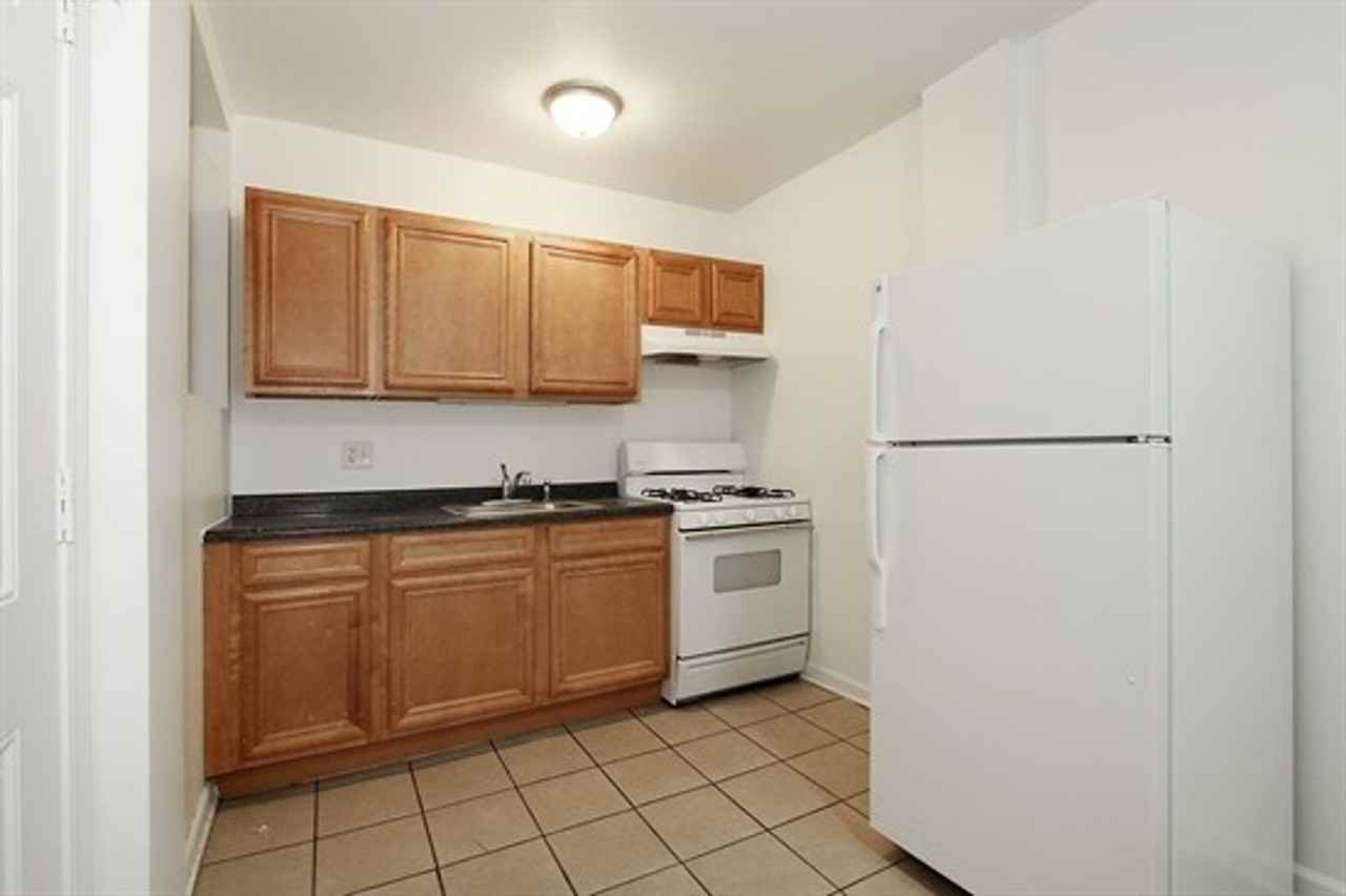 7601 S Coles Ave Chicago, IL 60649 - Photo 7 of 11