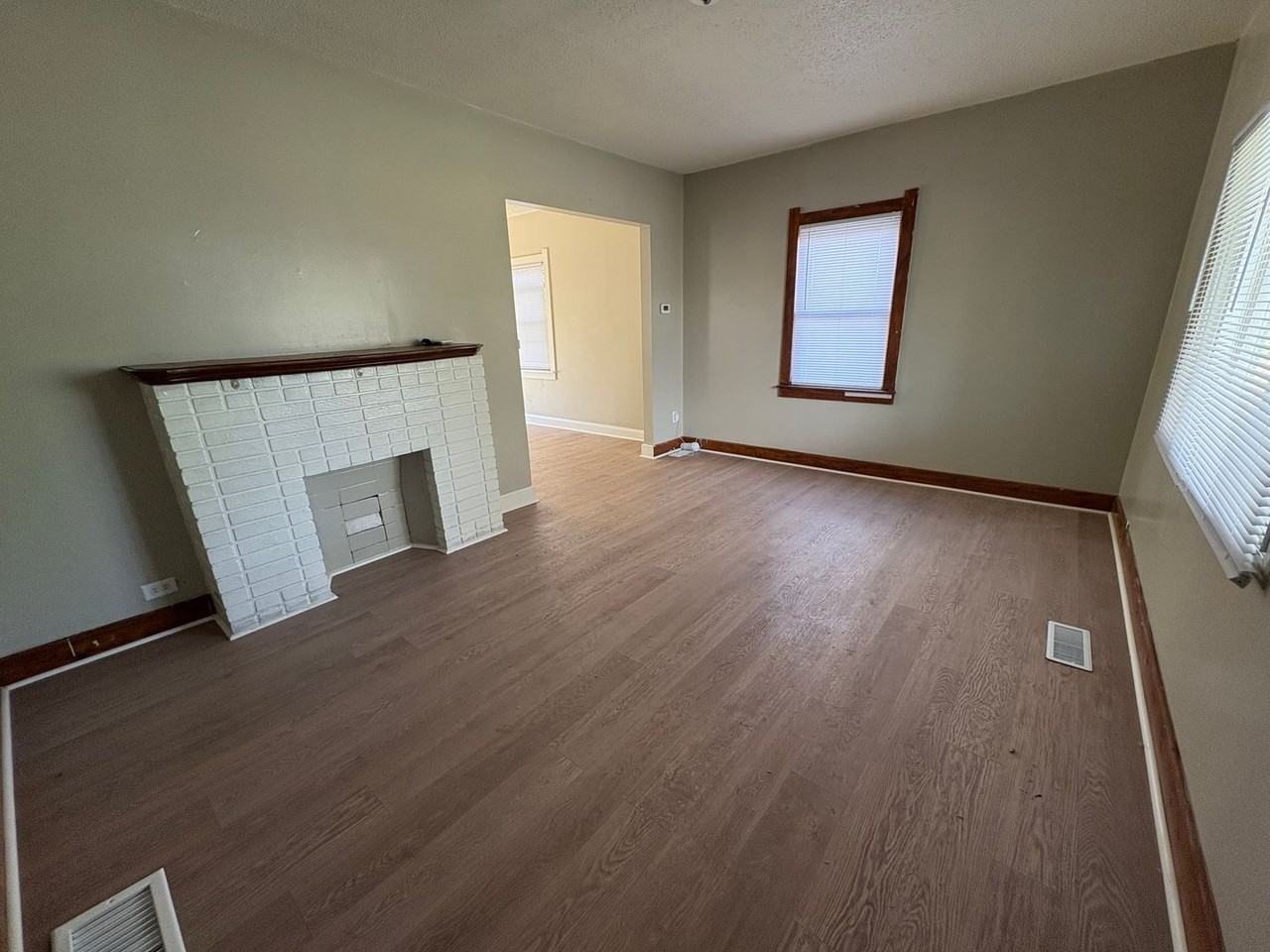 1489 Berdan Ave - Photo 2 of 18