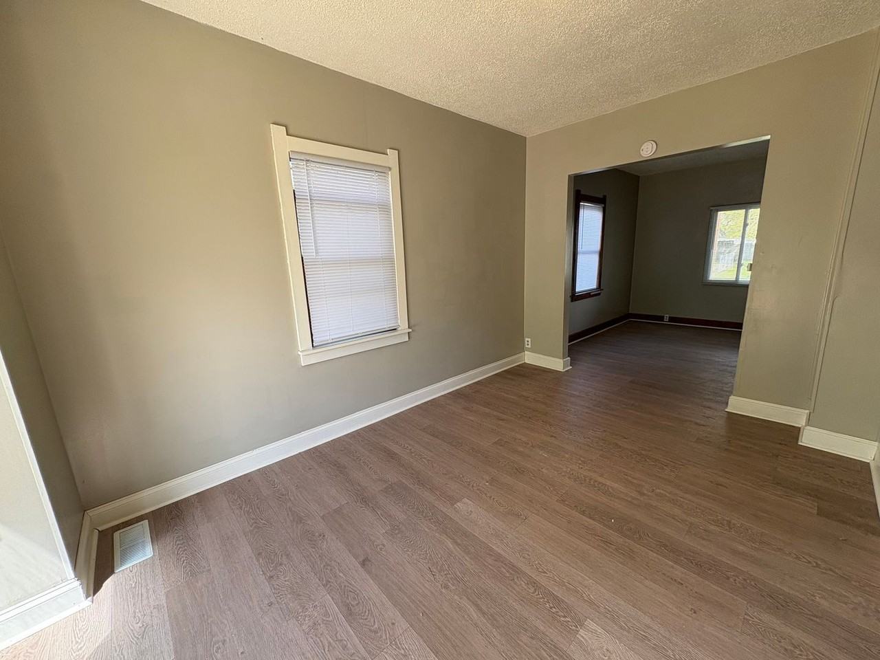 1489 Berdan Ave - Photo 5 of 18