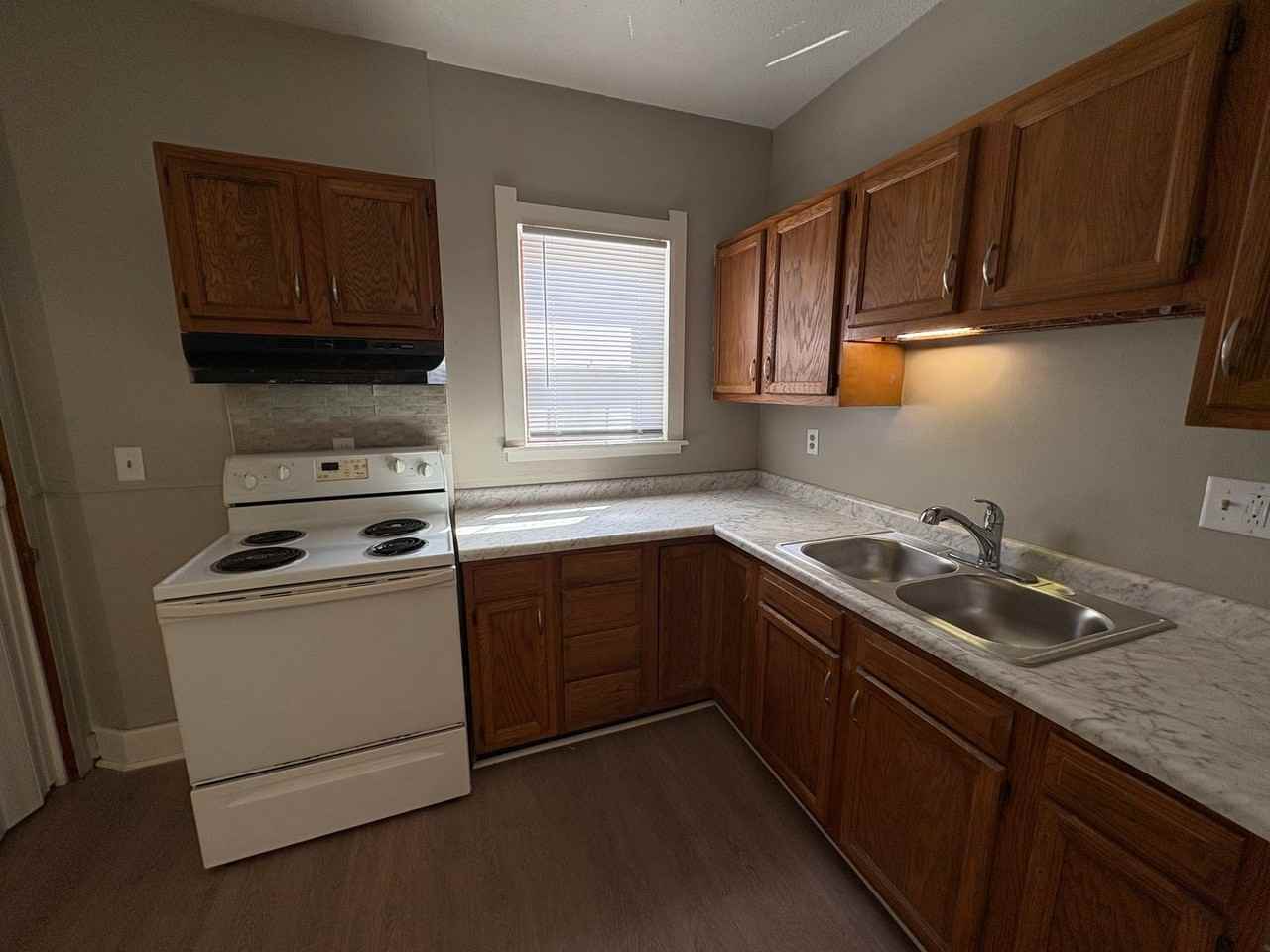 1489 Berdan Ave - Photo 6 of 18