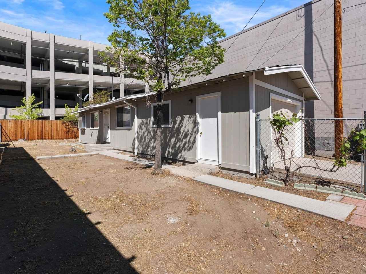 319 Maine St - Photo 2 of 19