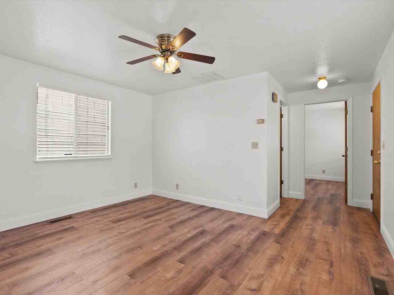 319 Maine St - Photo 5 of 19