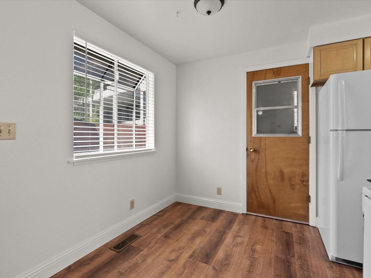 319 Maine St - Photo 7 of 19