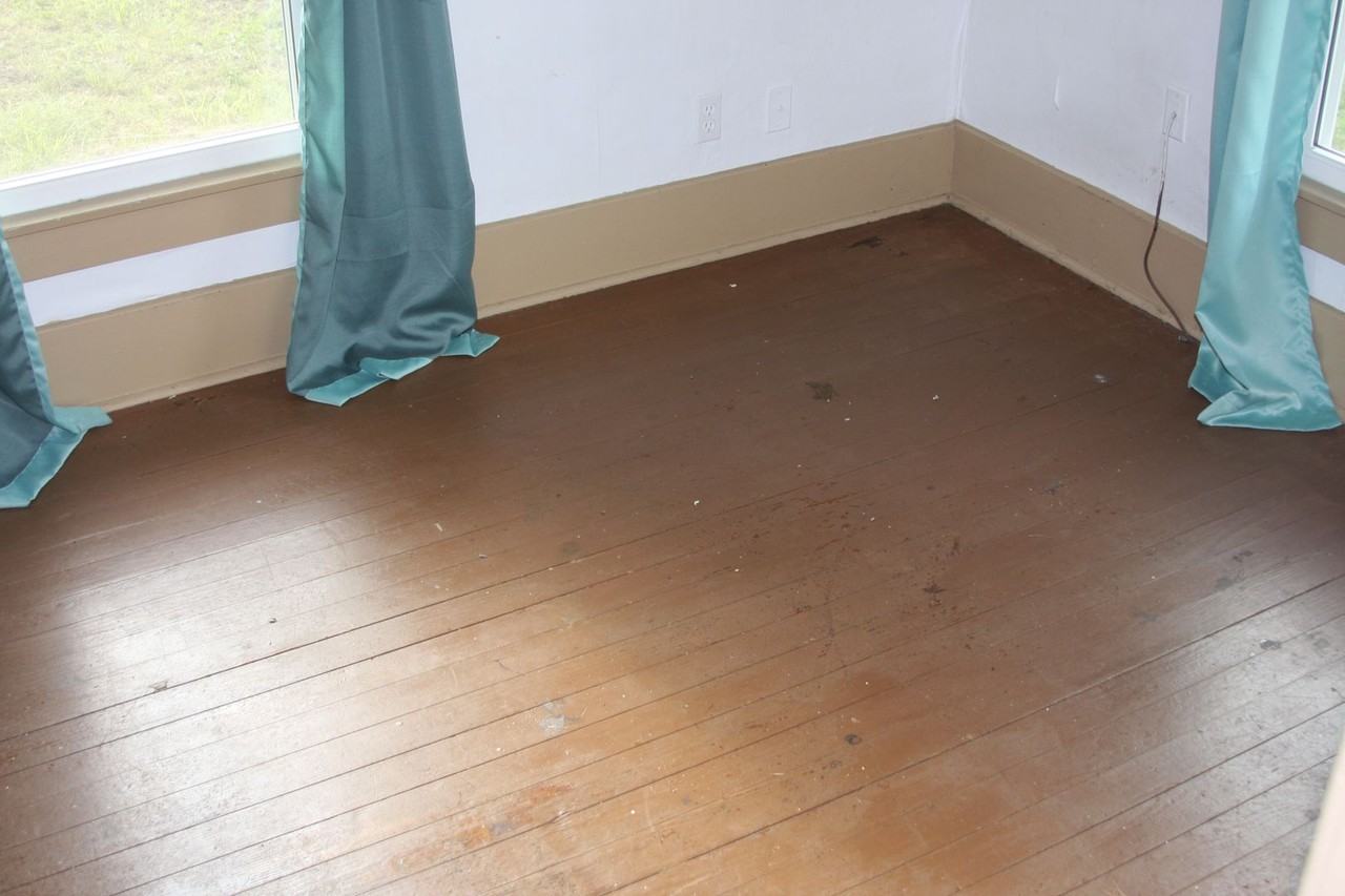 720 N Main St - Photo 3 of 6