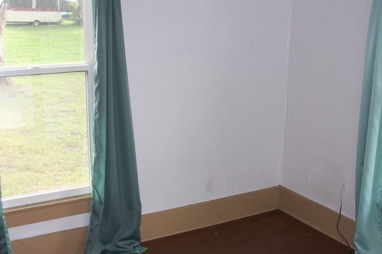 720 N Main St - Photo 4 of 6