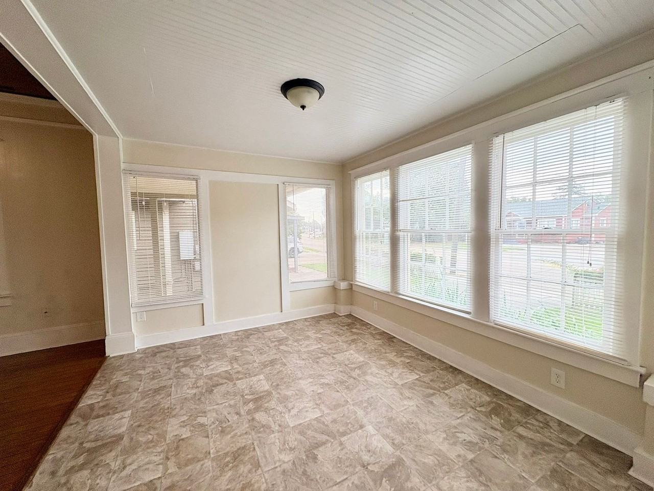 1114 W Congress St - Photo 6 of 20