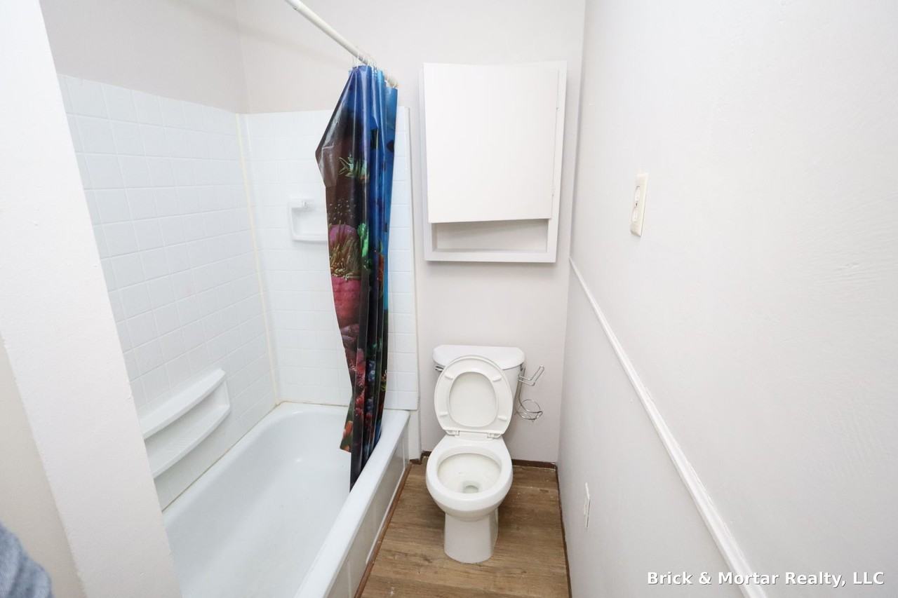 00840 - 210 NE 5th Ave - Photo 4 of 13