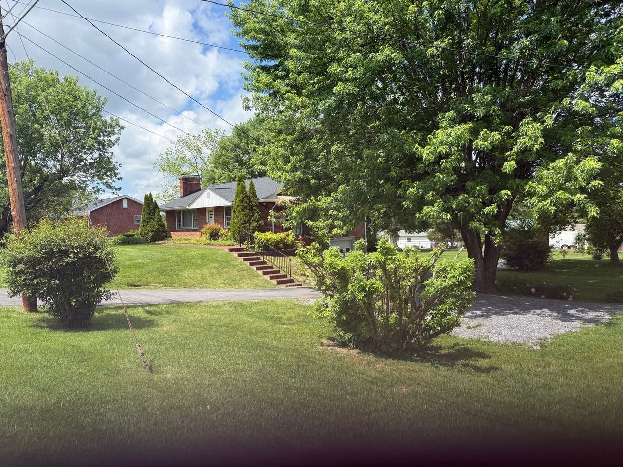 604 Ridgeview Dr - Photo 3 of 34
