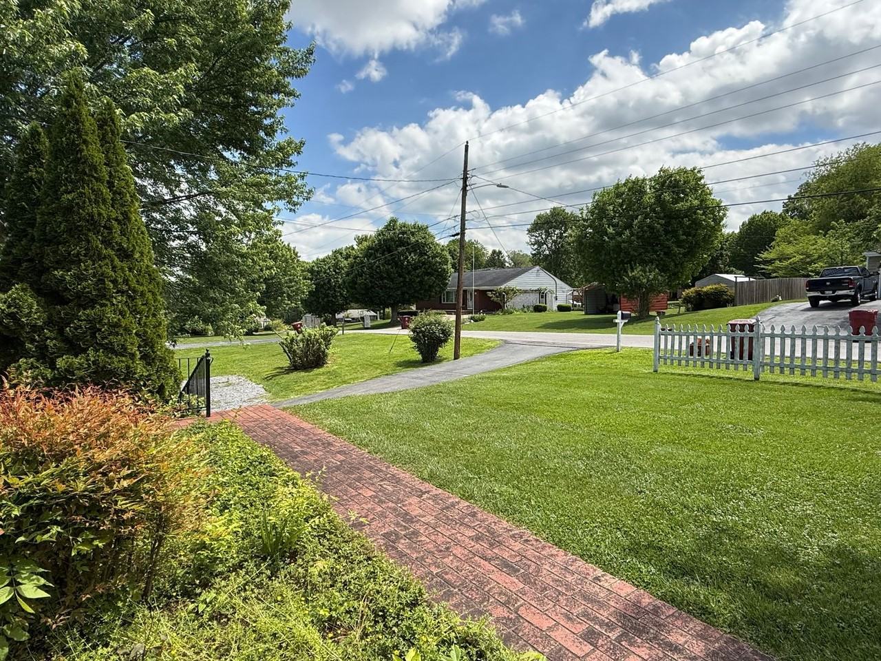 604 Ridgeview Dr - Photo 4 of 34