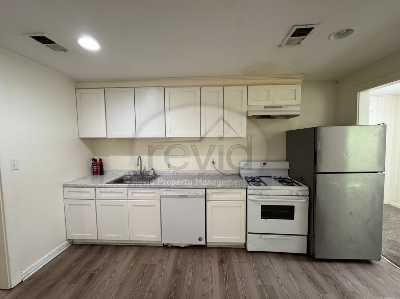 3749 Douglass Ave - Photo 5 of 14