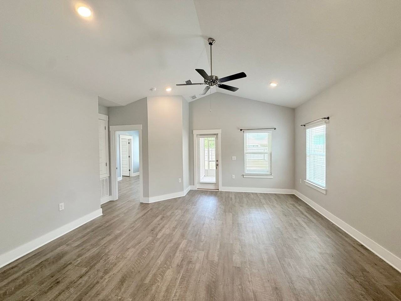 5849 Danbury Blvd - Photo 4 of 17